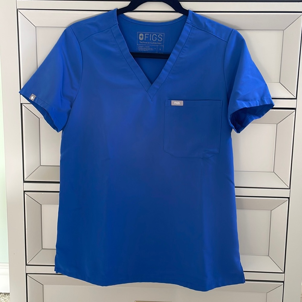 **SOLD** Figs Winning Blue Catarina one-pocket top sz small